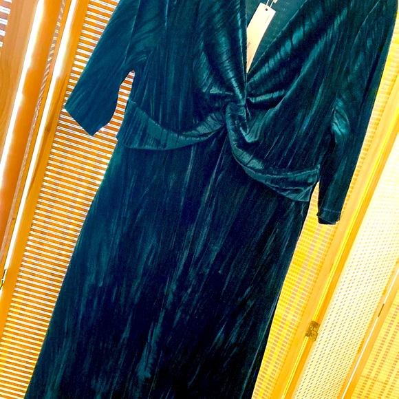 NWT BloomChic “JUNIPER” emerald green crushed velvet dress size 1x 14 16 - Picture 3 of 7